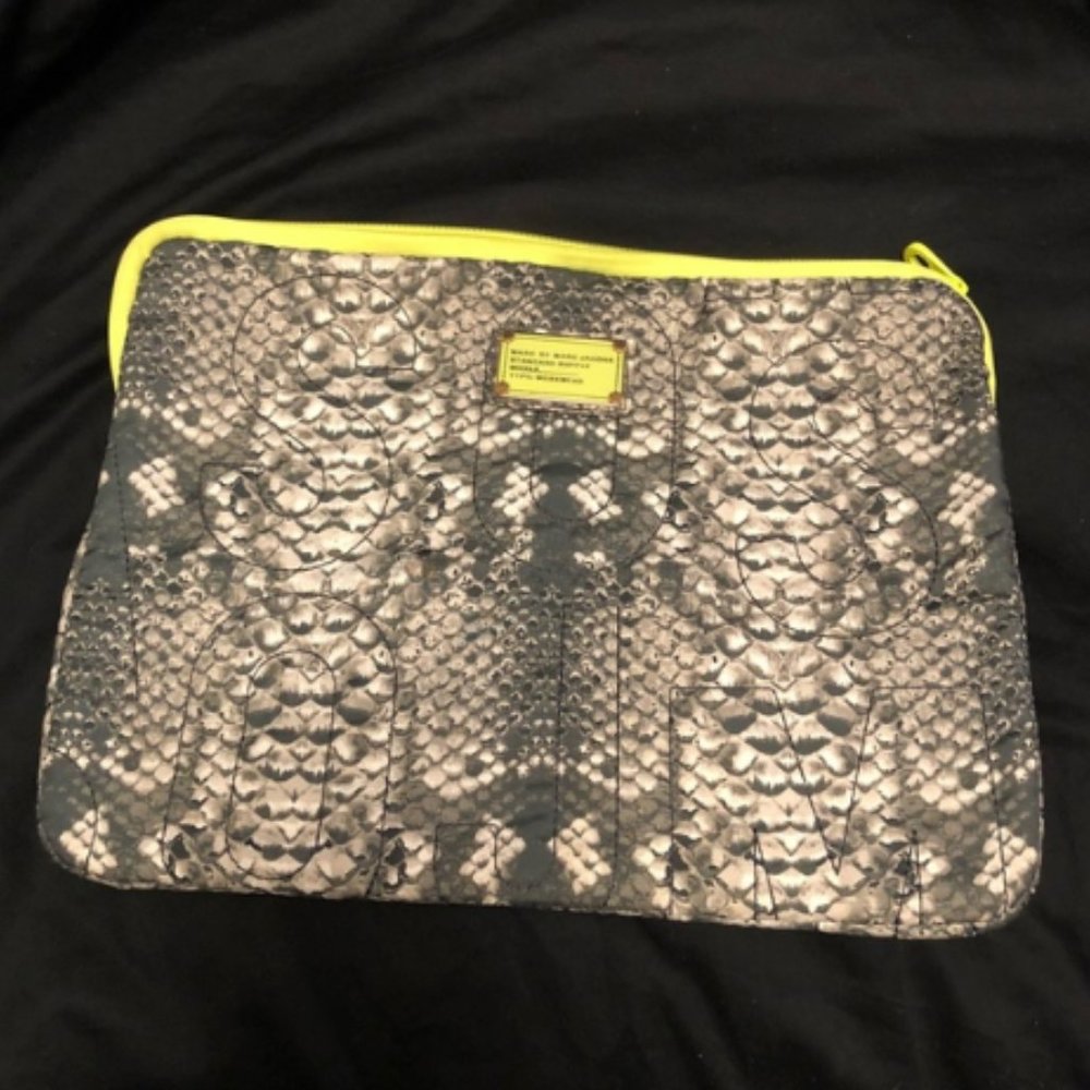 NEW Marc by Marc Jacobs Laptop Case Neon Fleece Lining Snake Skin WORKWEAR - Picture 10 of 11